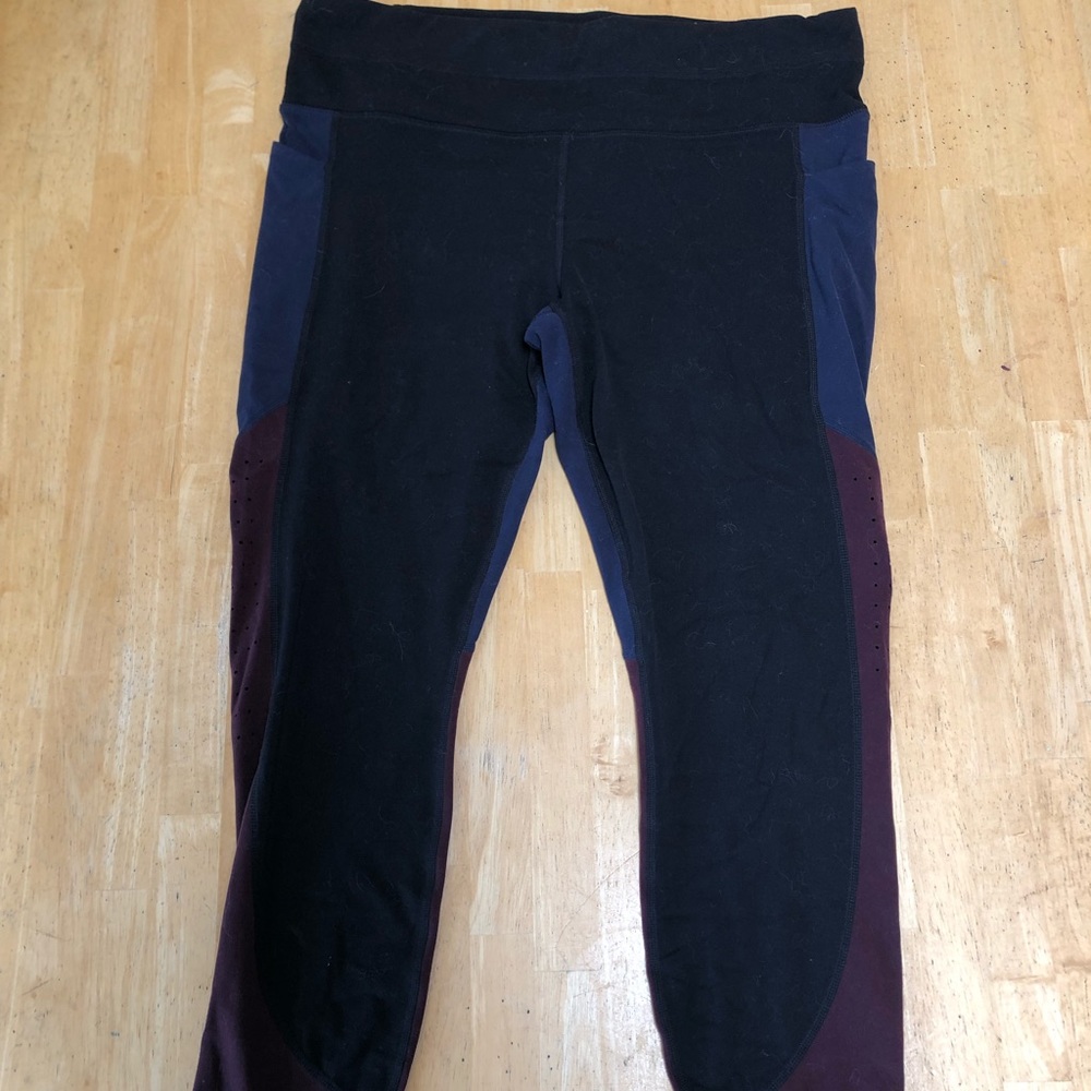Athleta Leggings- cropped with pockets